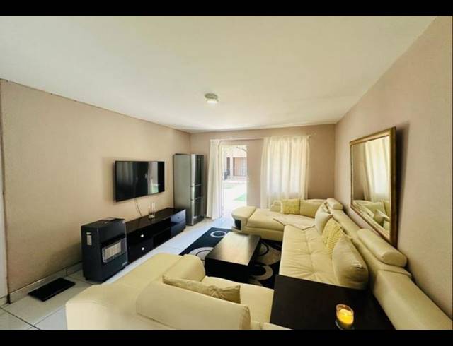 3 BEDROOM TOWNHOUSE FOR SALE IN FLORENTIA